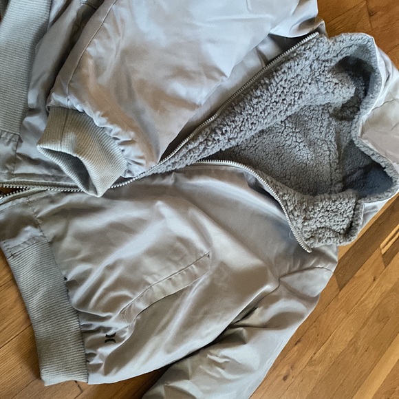 Reversible woman’s size medium Hurley coat - Picture 2 of 3